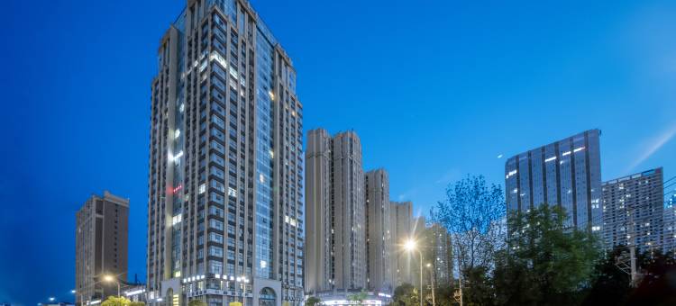 网鱼电竞酒店(成都龙泉吾悦广场书房地铁站店)图片