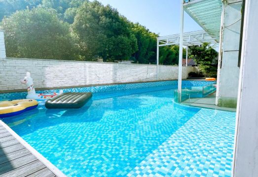 E CHI HOMESTAY Hotel Overview