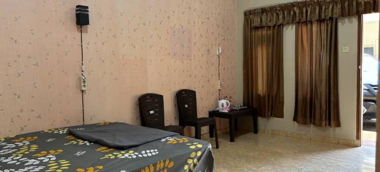 Family 24 Hotel near Pantai Cipatujah图片