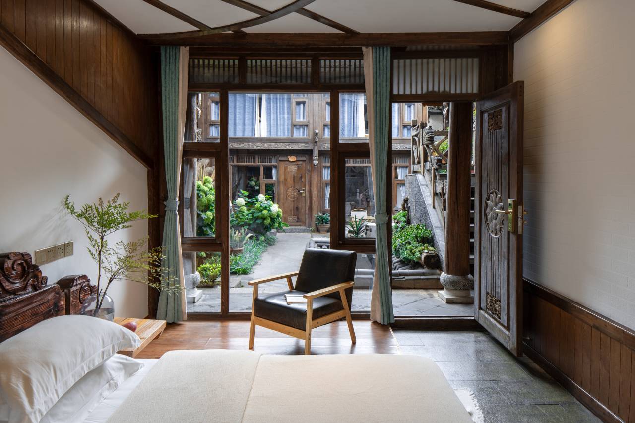 古井•侘寂风日照金山美学设计师360度古城雪山屋顶咖啡美宿图片