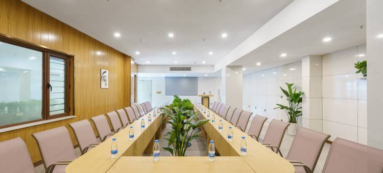 兰欧风尚酒店(三亚椰梦长廊解放路店)图片