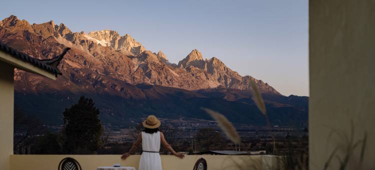 不晚里予·日照金山｜雪山全景度假酒店(白沙古镇店)图片