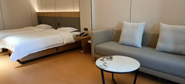 诗莱德酒店(东莞松山湖生态景区大岭山天和百货店)图片