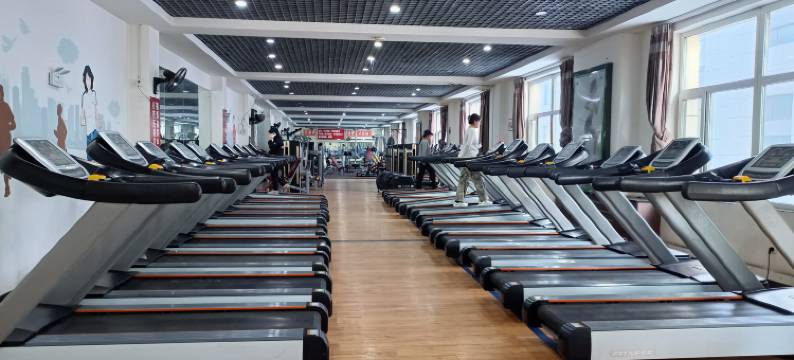 冠逸酒店(开原全民健身中心)图片