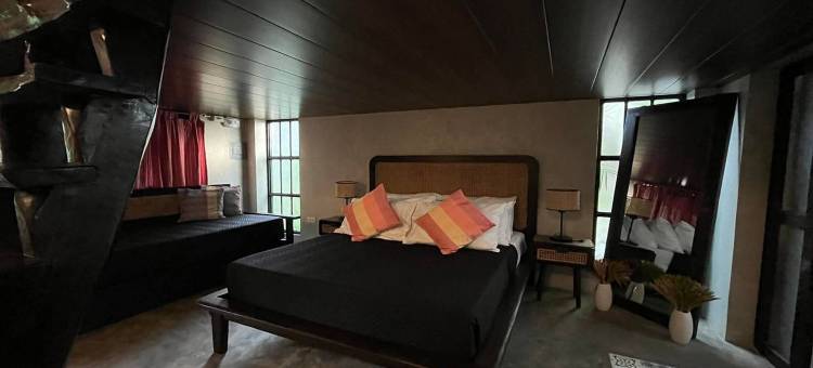 Balai Balatong Ilocos near Laoag Airport图片