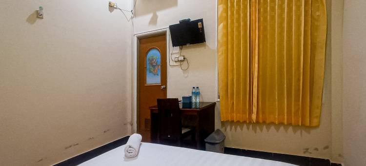 RedDoorz @ Senaz Guesthouse Mataram图片