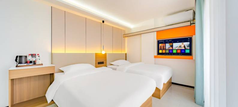 云朗宾馆(长春吉大一院文化广场地铁站店)图片