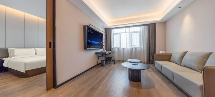 库尔勒建国南路亚朵酒店(九鼎市场店)图片