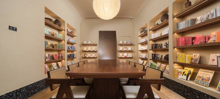 大连星海广场百年城雕海景亚朵酒店图片