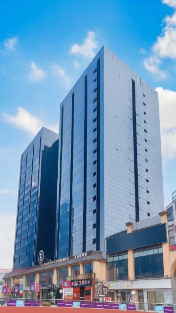 安漫轻居酒店(泸州金融中心万象汇店)