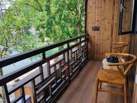 福祥居·极简伴江景观民宿(边城茶峒景区店)图片