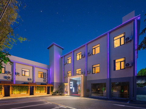 栖荷假日酒店(深圳燕子湖地铁站店)