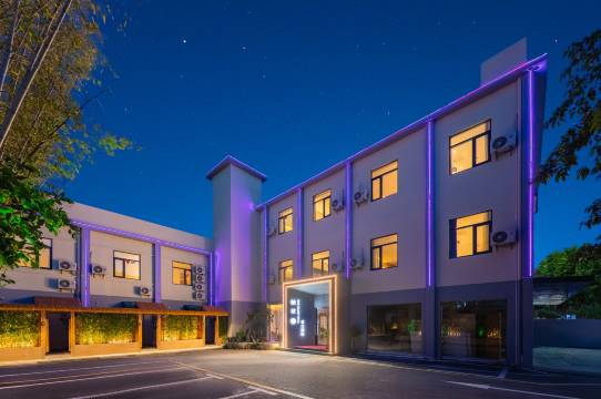 栖荷假日酒店(深圳燕子湖地铁站店)