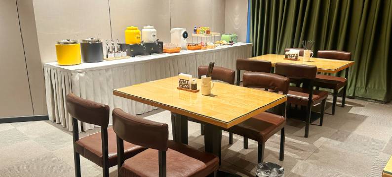 云鼎青年文艺酒店(许昌胖东来天使城店)图片