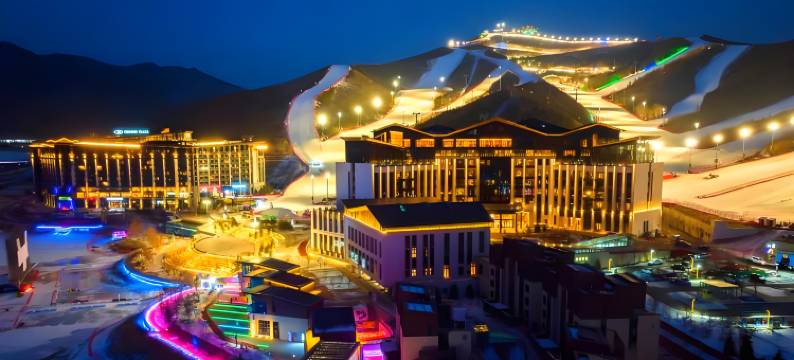 速8酒店(张家口崇礼区庆典广场酒店)图片