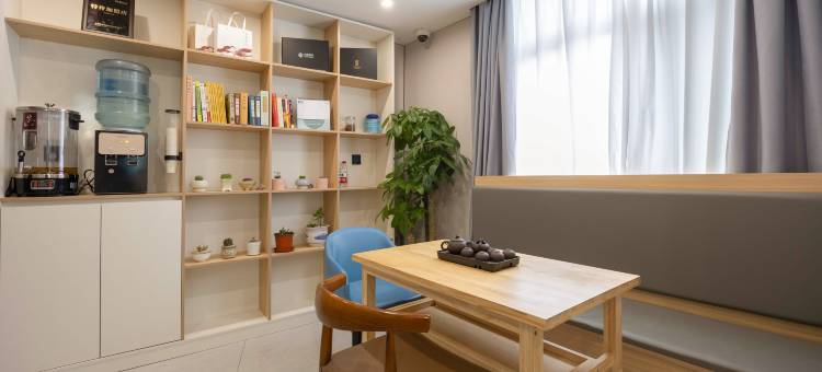 MINI青季酒店(上海顾村水产西路店)图片