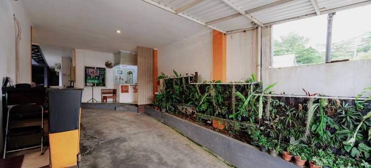 红多兹酒店-近茂物出口(RedDoorz near Exit Toll Bogor)图片