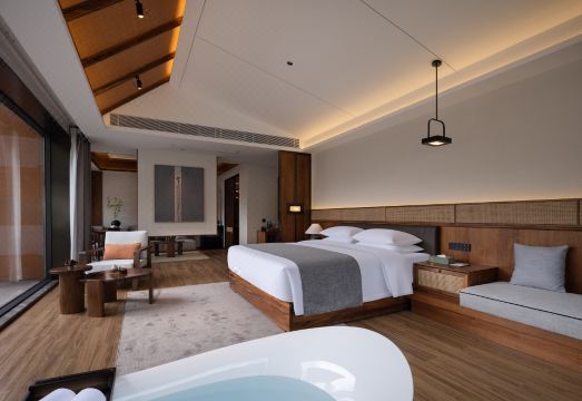 Guidong 13 Homestay Hotel Overview