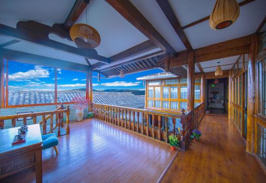 腾冲熠熠生辉·河畔客栈外景图