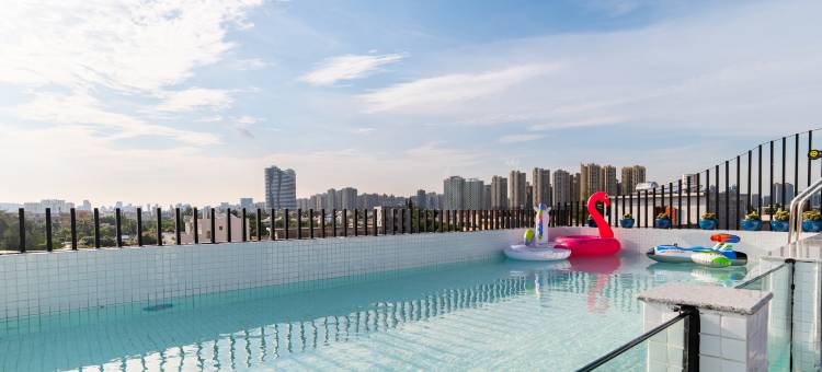 蓝屿海BLUE设计民宿(北海银滩潮雕广场店)图片