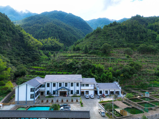 爱丽琚源山居