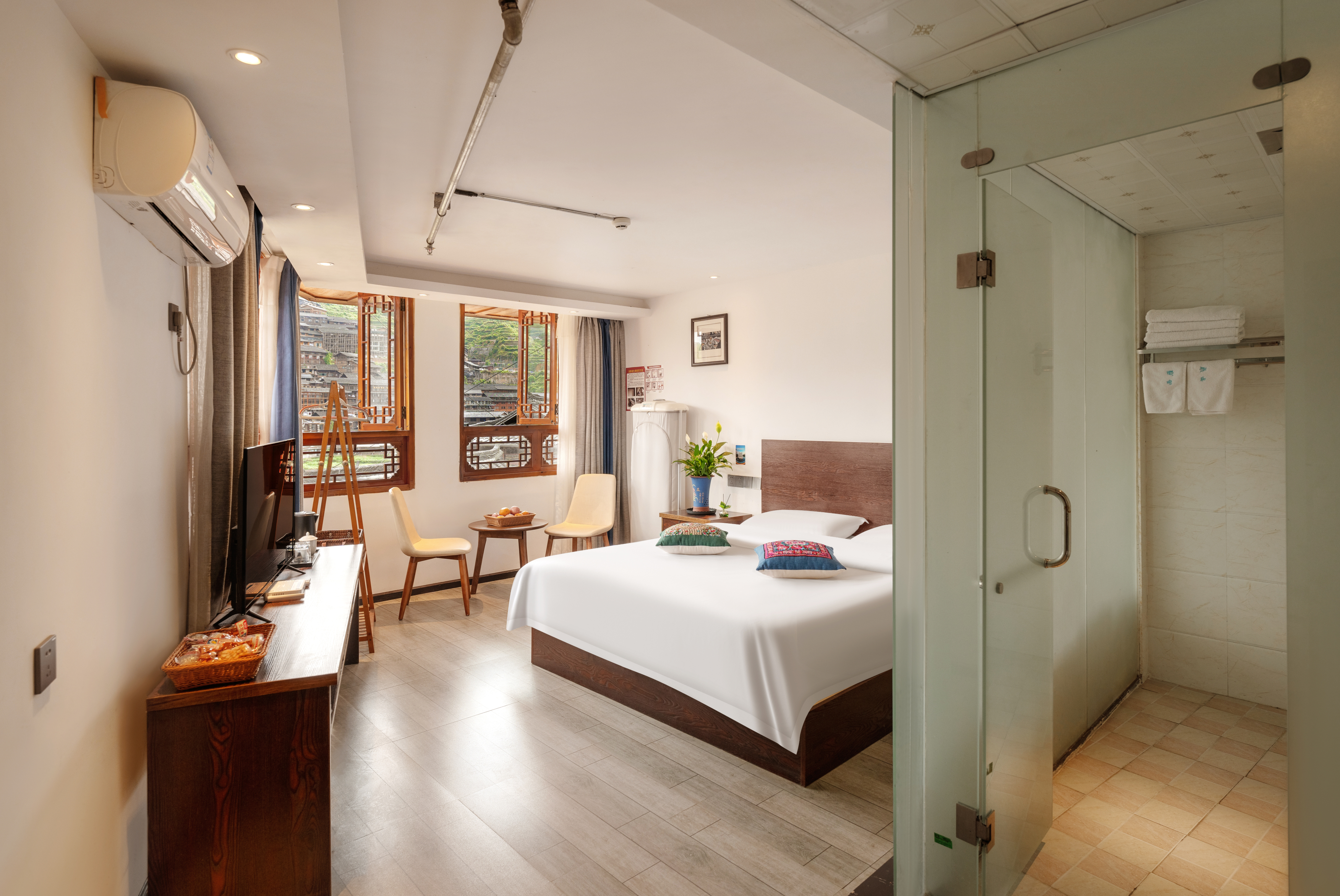 Xijiang Qianhu Miao Village Xiyan Inn (No. 1 Wind and Rain Bridge Shop)Over view