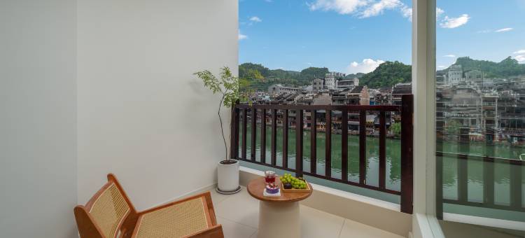 NANBEI楠北·设计师美学民宿(镇远古城新大桥店)图片