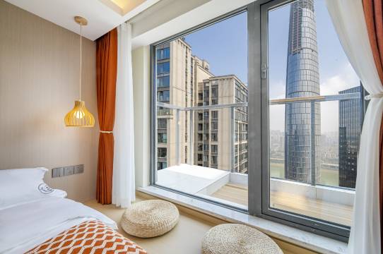 春风暮雨 | 高空江景 ·view影院酒店(企业天地化龙桥地铁站店)图片