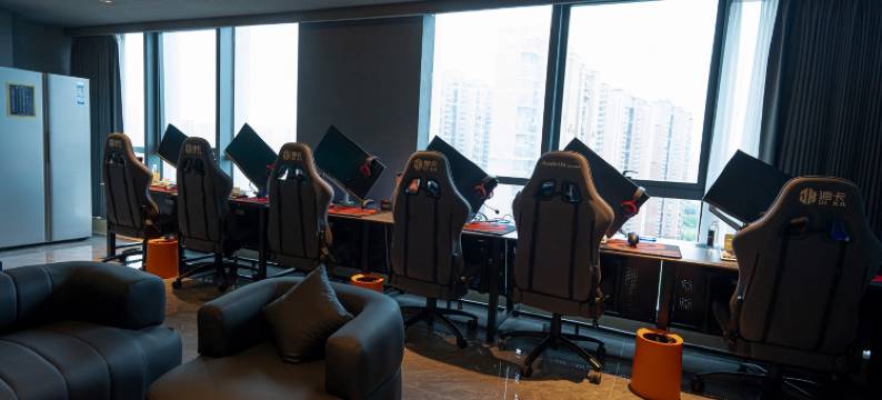 迪卡电竞酒店(驻马店天中环球港店)图片