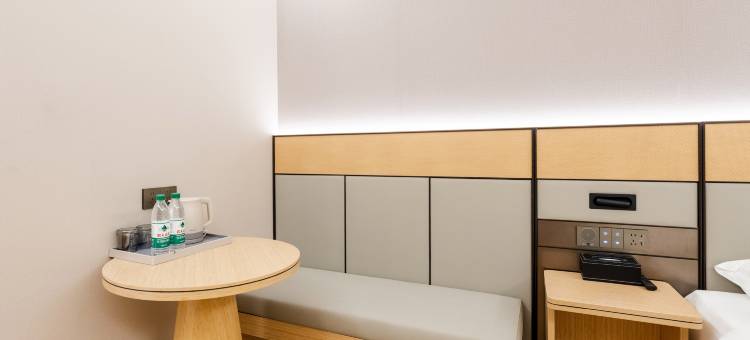 悦豪智能酒店(青岛五四广场店)图片