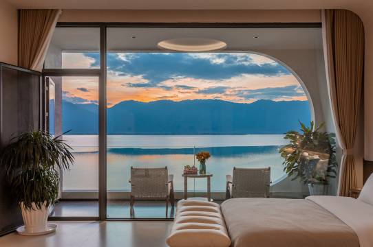 柒片海·落日悬崖海景美宿〔大理双廊洱海店〕图片