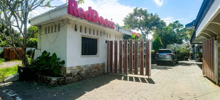 红多兹Plus酒店-近阿迪素拓机场2号(RedDoorz Plus near Adisucipto Airport 2)图片