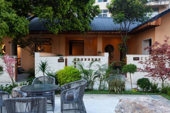 半夕庭院酒店(张公桥美食街乐山大佛景区店)