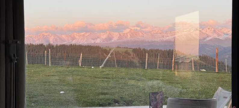 喀拉峻塔比斯木屋图片