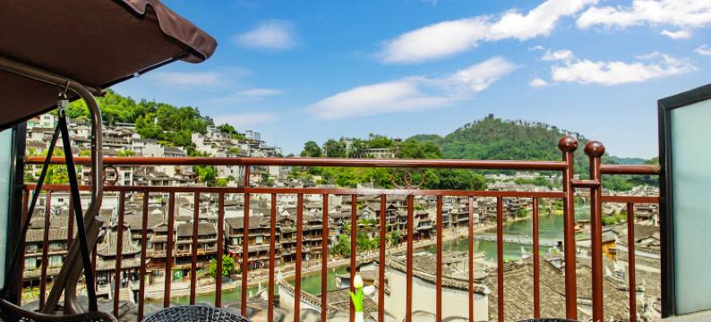 凤凰古色观景民宿(凤凰古城南华大桥店)图片