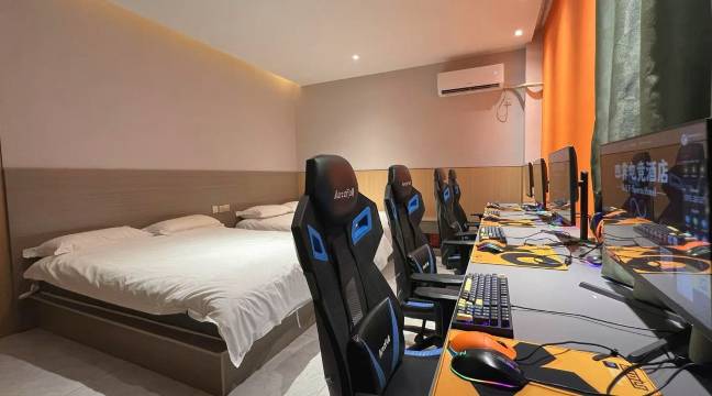 四霁电竞酒店(余江玺星店)