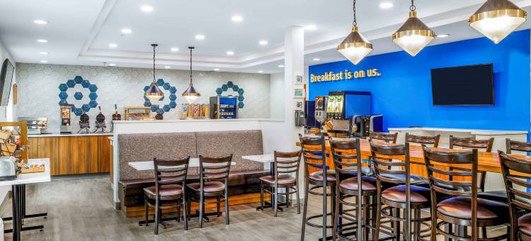 舍伍德帕克埃德蒙顿戴斯套房酒店(Days Inn & Suites by Wyndham Sherwood Park Edmonton)图片