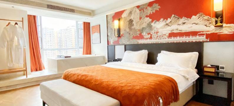 柒月·新屿设计师全智能民宿(乐山高铁站店)图片