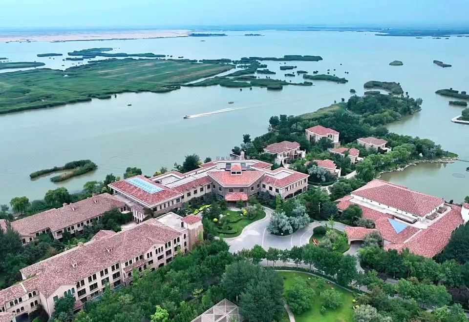 沙湖假日酒店外景图