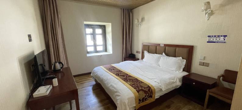 稻城亚丁郎修民居客栈图片