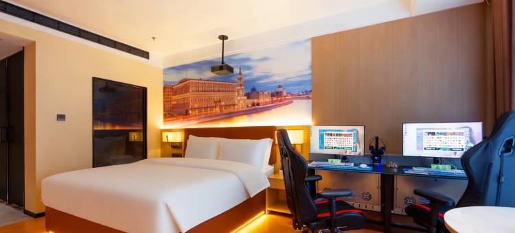 法布戈电竞电影酒店(西美花街红旗大街店)图片