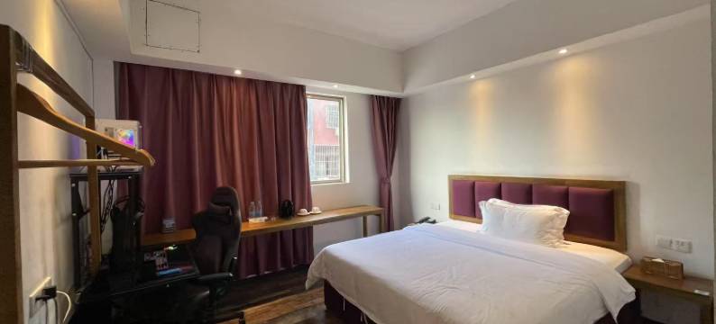 银狐电竞公寓(园洲信鸿广场店)图片