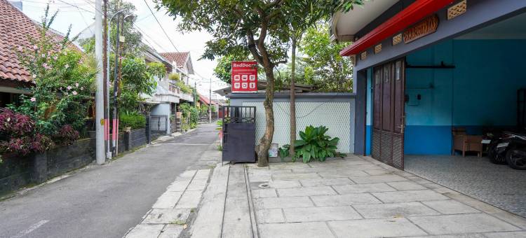 红多兹伊斯兰酒店-近日惹莫努门肯巴里(RedDoorz Syariah Near Monumen Jogja Kembali)图片