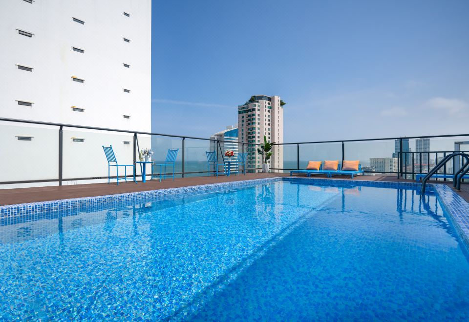 Ocean Royale HotelOver view