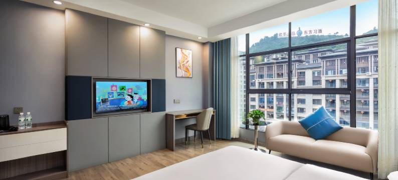 黔东逸居酒店(凯里学院高铁南站店)图片