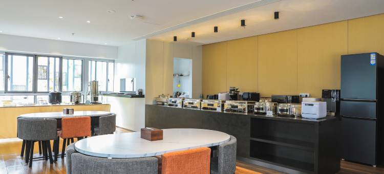 杭州日畔微客酒店(新天地店)图片