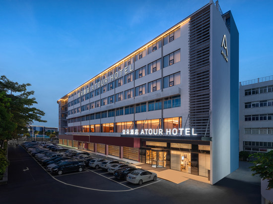 厦门集美学村嘉庚体育馆亚朵酒店