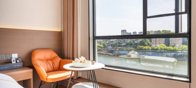 景德镇亦居欢朋酒店(人民广场陶阳里店)图片