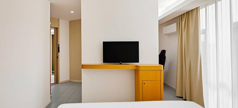 竞放电竞酒店(广州花都狮岭皮革城店)图片