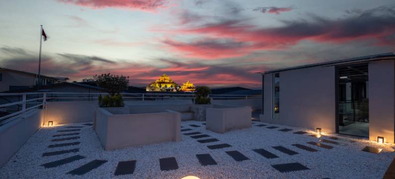 香格里拉天琪伊恩设计师供氧民宿(独克宗古城大佛寺转经筒店)图片